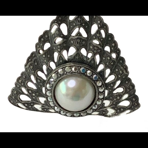 Banana Bob Art Deco silver filagree pearl earrings - Picture 3 of 5